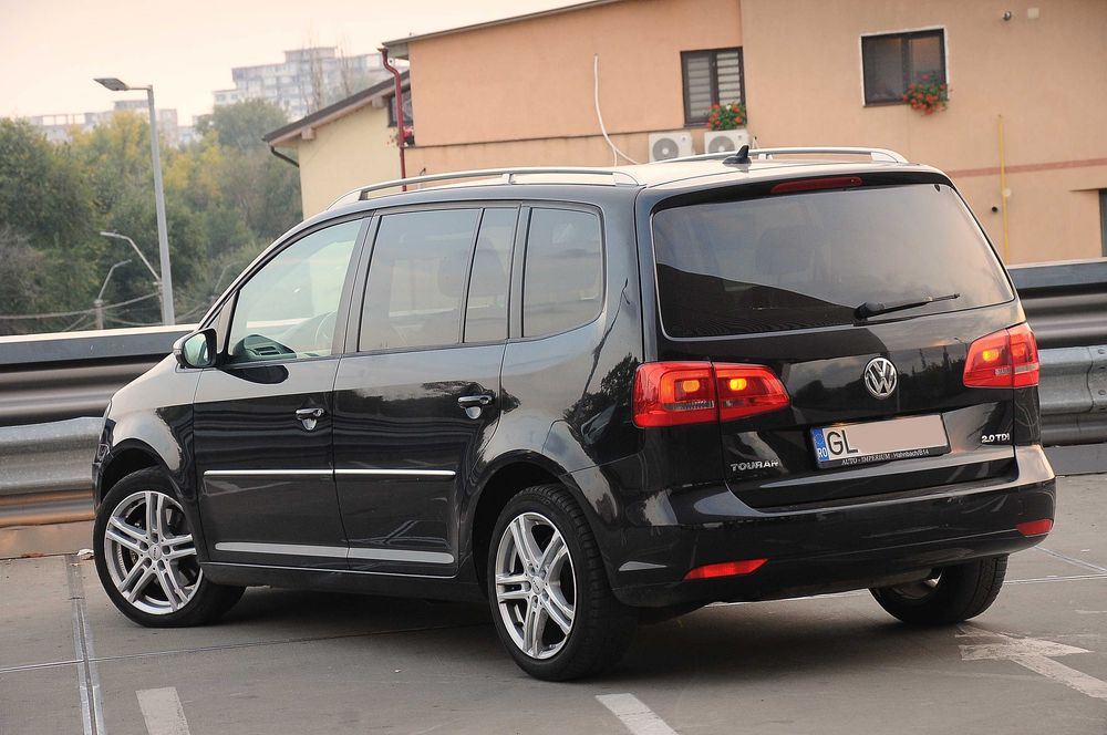 VOLKSWAGEN Touran 2011 — imagine 3