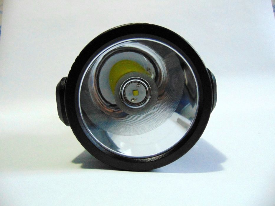 Lanternă cu multiple funcți și încărcare solară sau cablu tip C inclus