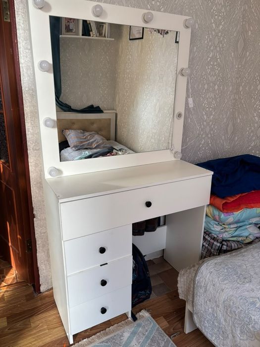 Продам туалетные столики