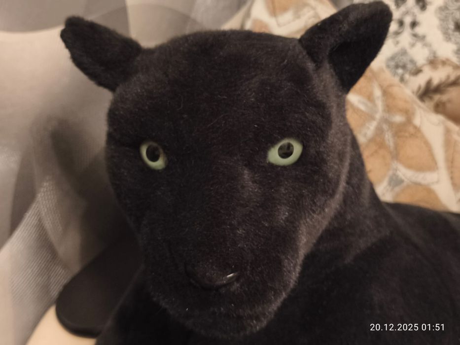 Пантера чёрная, игрушка большая.