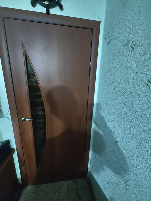 Продам меж комнатные двери 4шт