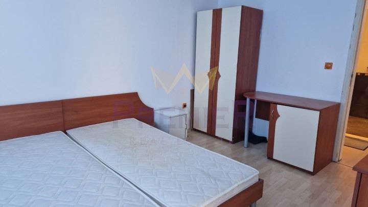 Дава се под наем Тристаен апартамент в Варна, Левски - 75 кв.м за 459 € - Снимка #3