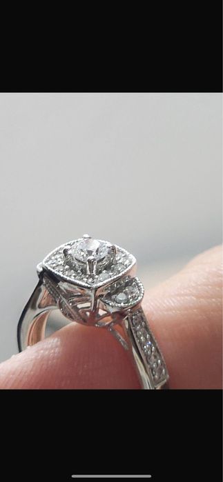Продам бриллантовое кольцо