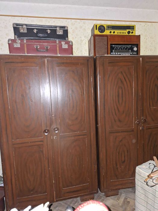 dulapuri vechi din lemn