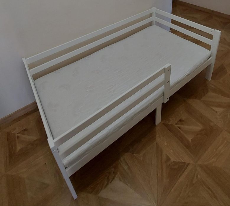 Кровать детская с матрасом массив дерева