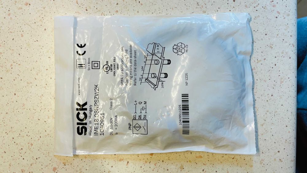 2 senzori proximitate inductivi IME18-08NPSZW2K marca SICK.