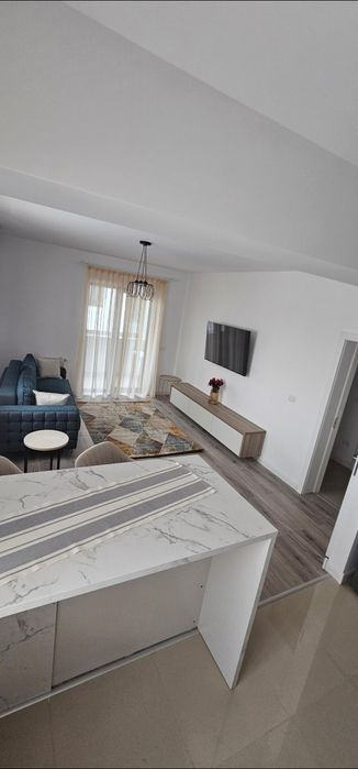Inchiriem Apartament nou ..2 camere + parcare + boxa