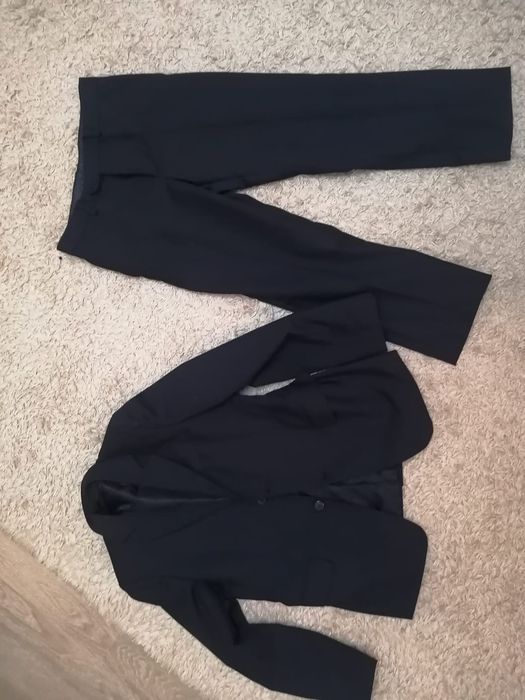 продам детскую школьную форму