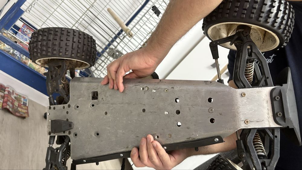 Masina cu Radiocomanda pe Benzina FG Modellesport-70cm-Citeste Anuntul