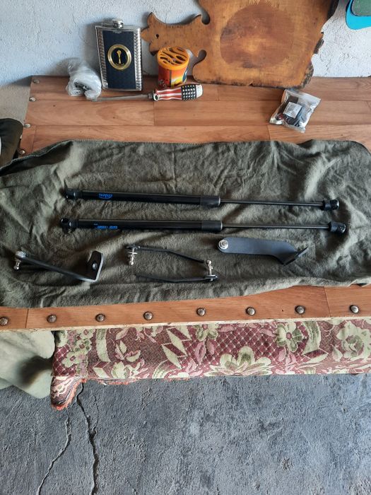 Хундай туксон стойки капота.