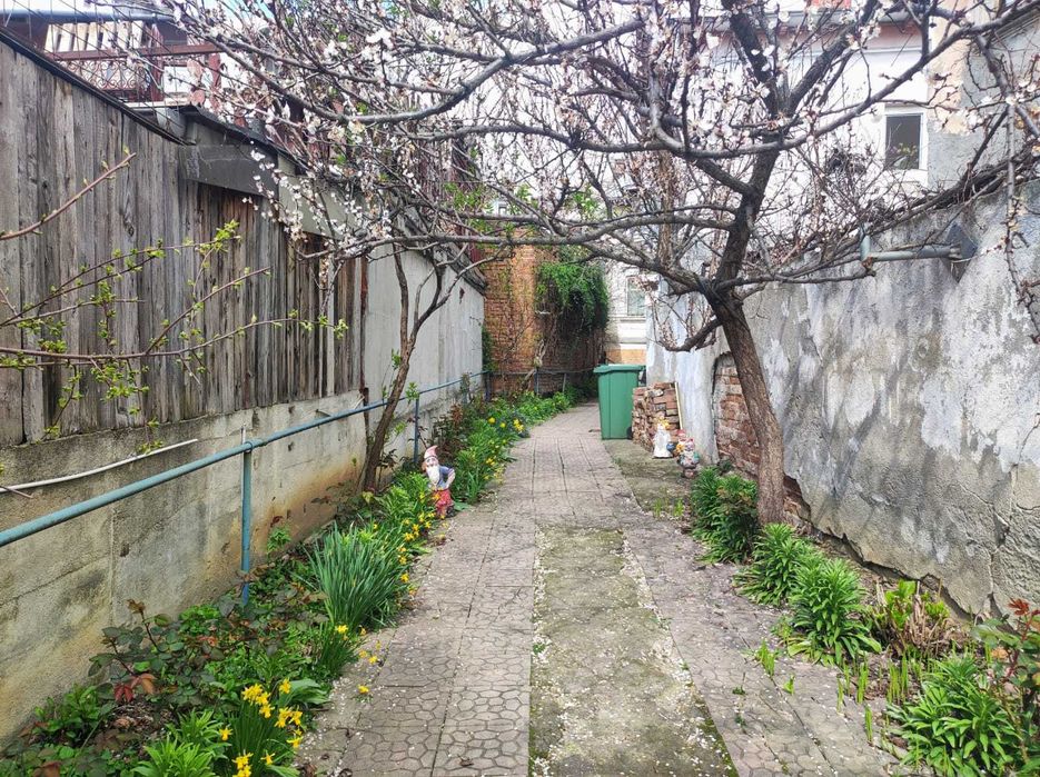 Proprietar inchiriez apartament 2 camere, central, in vila la curte, sector 1, str Maramures, 58 mp, la 5 min de piata Victoriei si Gara de Nord.