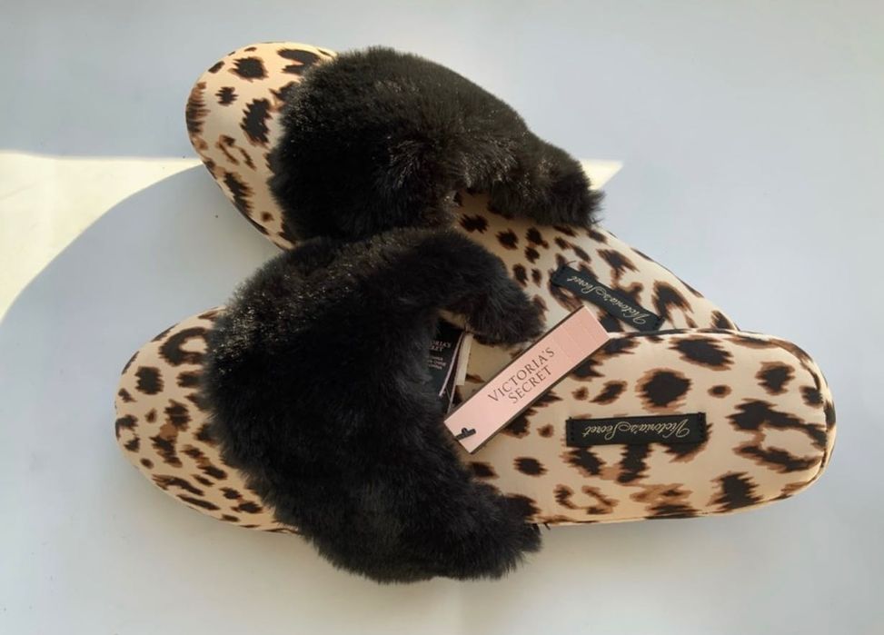 Victoria's Secret
Leopard Slippers Flats
Size: US 7 Regular (M, B)
