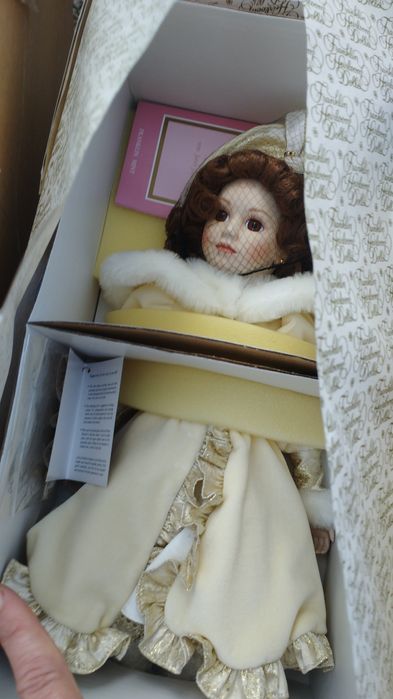 Lot 4 păpuși porțelan