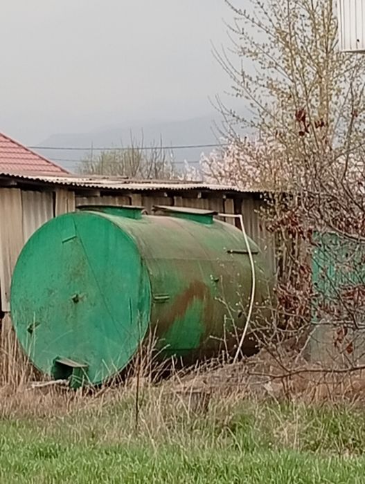 Продам Цистерну на 5 тонн ,меьалл