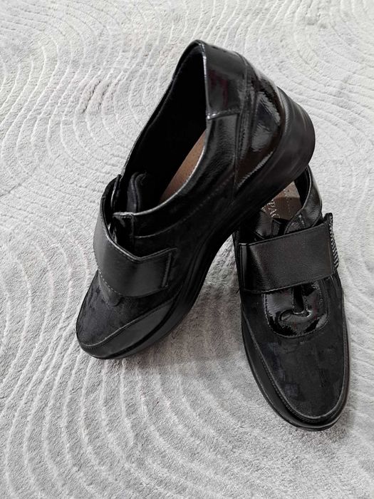 Продавам, ортопедични дамски обувки!