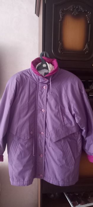 Продам женскую  демисезонную куртку