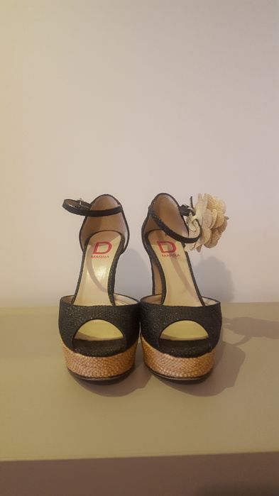 Sandale platforma nr. 37 (model Guess)