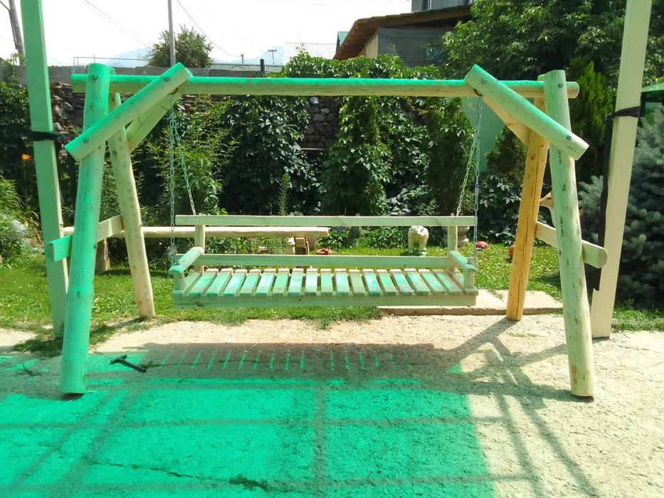 Садовые качели, стол, колодец
