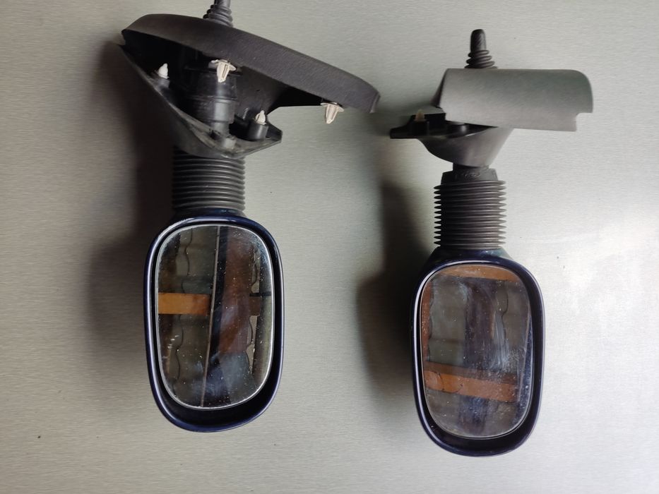 Vând oglinzi retrovizoare stingă dreapta pentru Ford Ka model 2000