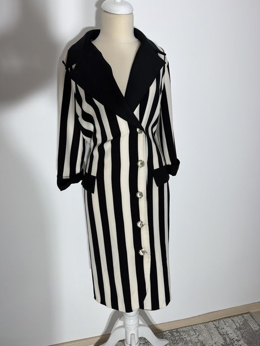 Eochie tip sacou merge la un 42