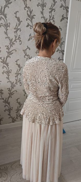 Продаётся, платья новые.