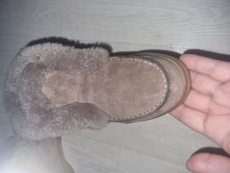 Продаётся женсая зимняя обувь.