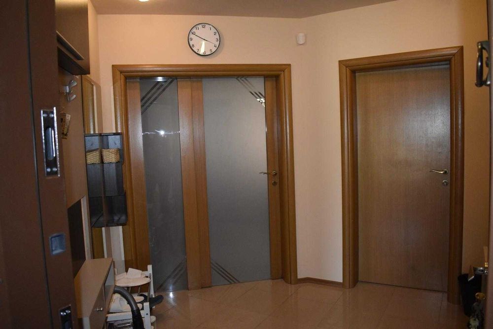 Дава се под наем Мезонет в Свиленград - 200 кв.м за 1020 € - Снимка #6