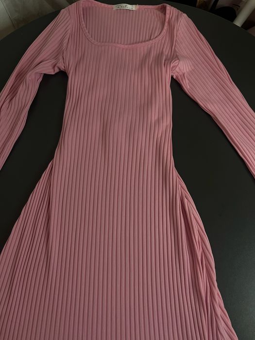 Платье розовое в обтяг