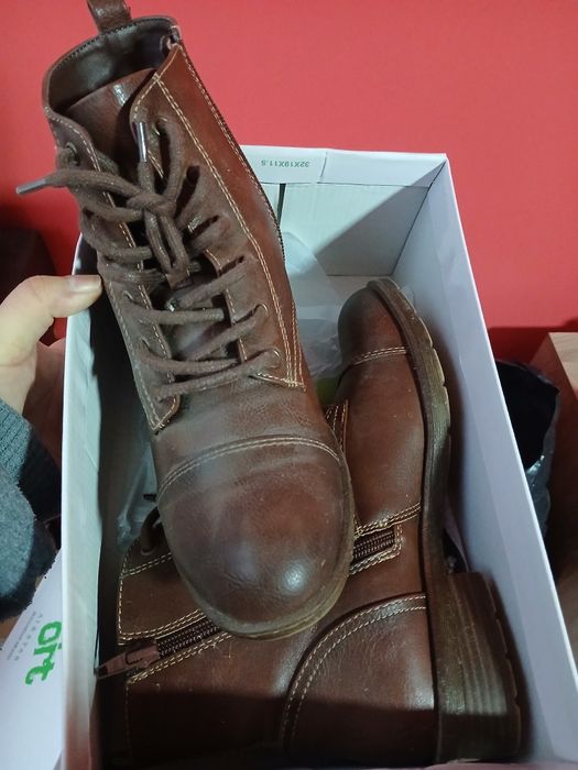 Различни дамски боти ,ботуши и обувки