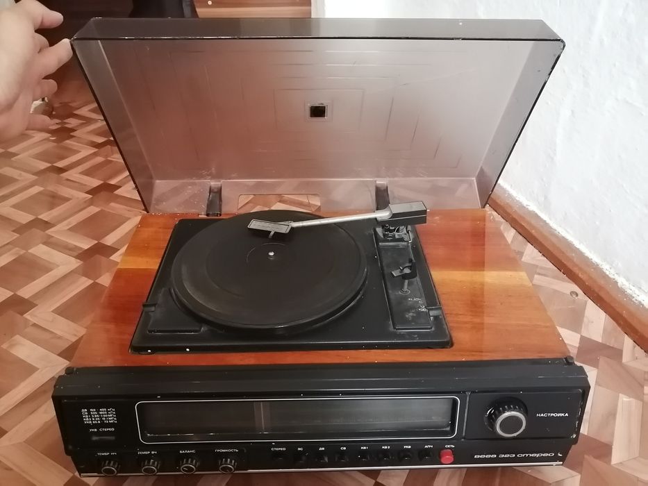 Продам Радиола в отличном состоянии