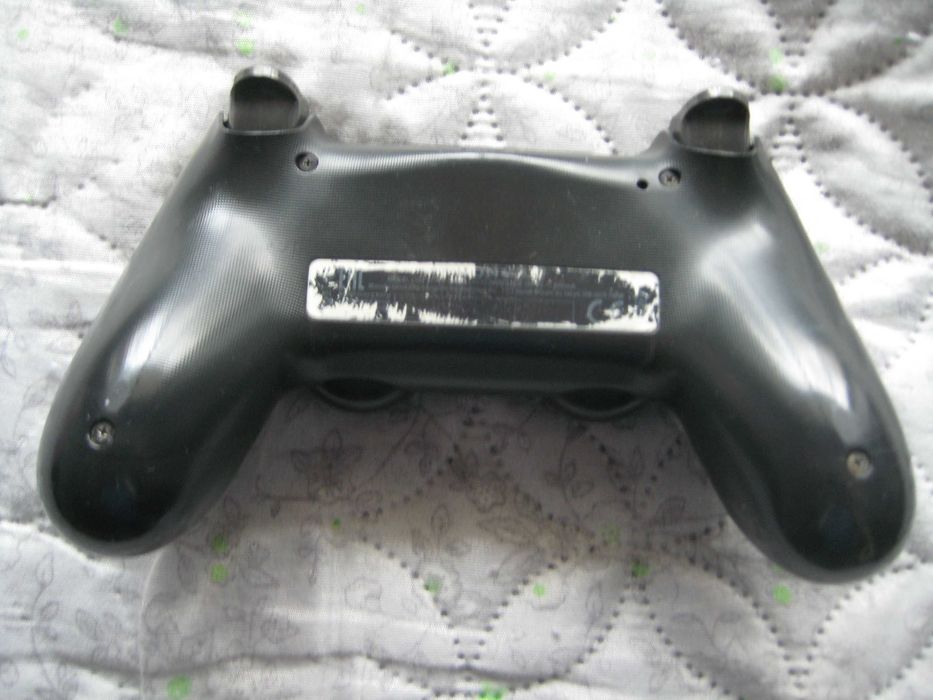 Продавам оригинален контролер за PS4