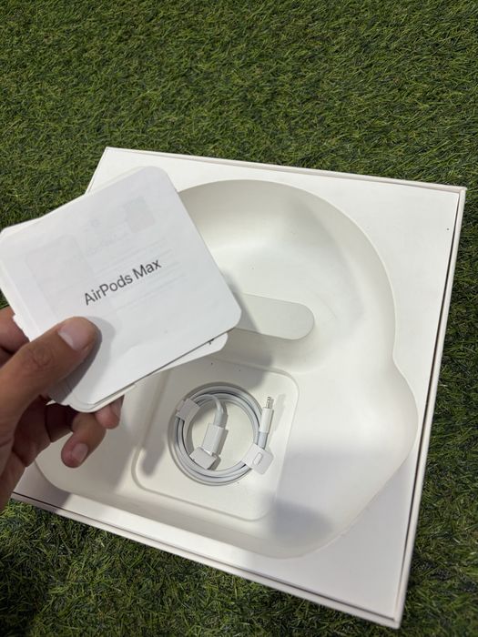 AirPods Max lux.