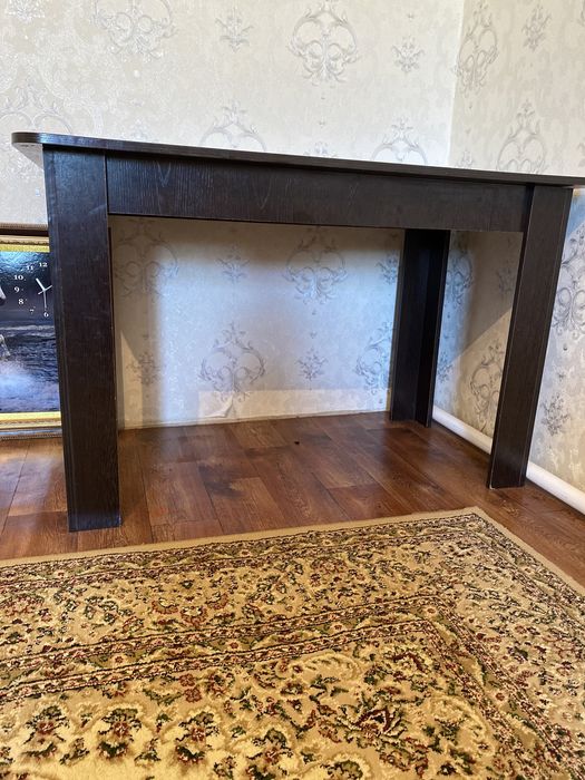 Стол сатылады почти новый