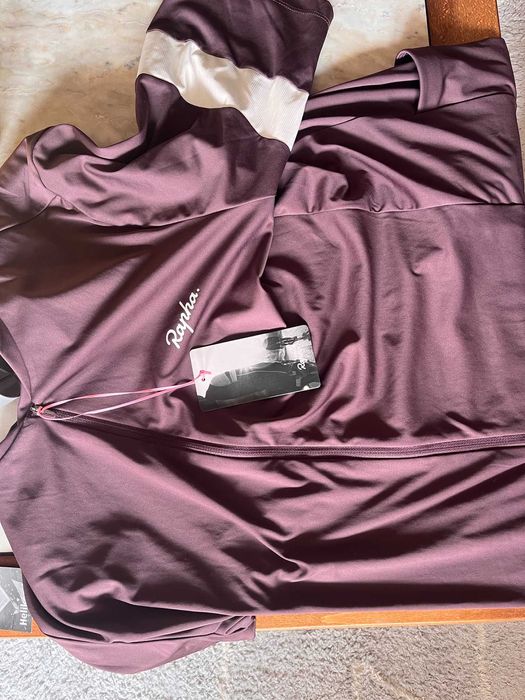 Продавам оригинално ново вело джърси за колоездене - Rapha. Core Jersey, размер 3XL, лилав цвят.