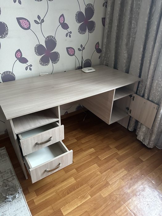 Письменный стол