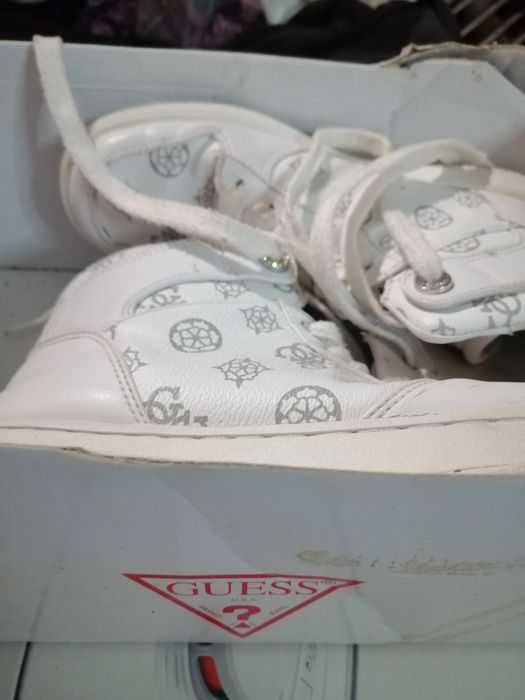 2 чифта Guess маратонки