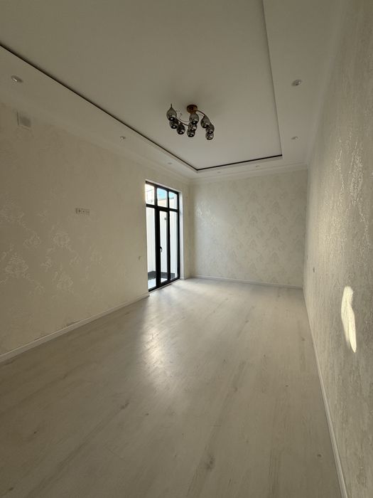 Uchastka sotiladi 2 sotix 4 xonali uy