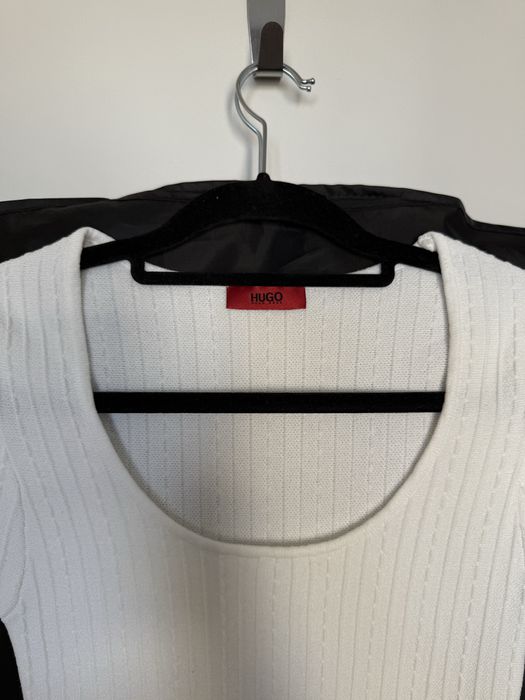 Рокля HUGO Boss.