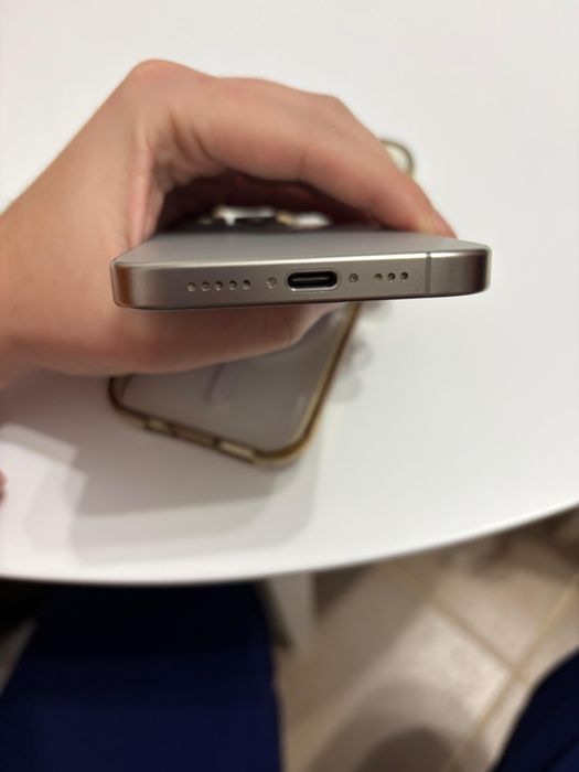 Iphone 15 pro de vanzare