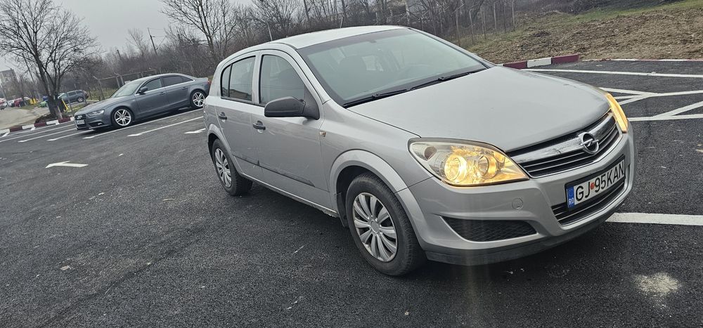 Vând Opel Astra H  2010