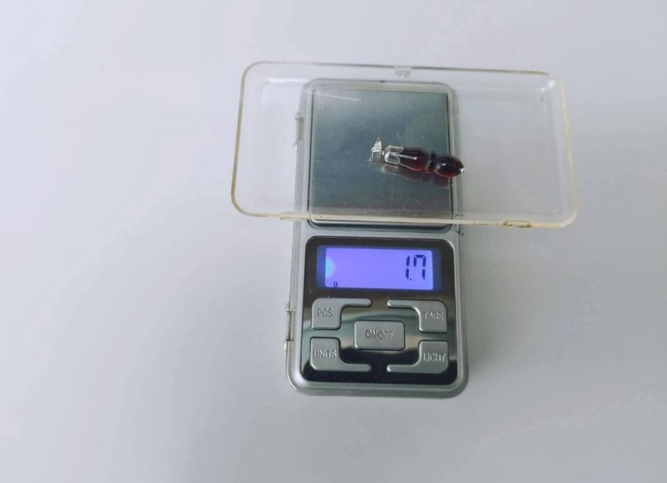 Vechi pandantiv din argint de 925 cu chihlimbar natural presat, cu nuante de cherry rosu