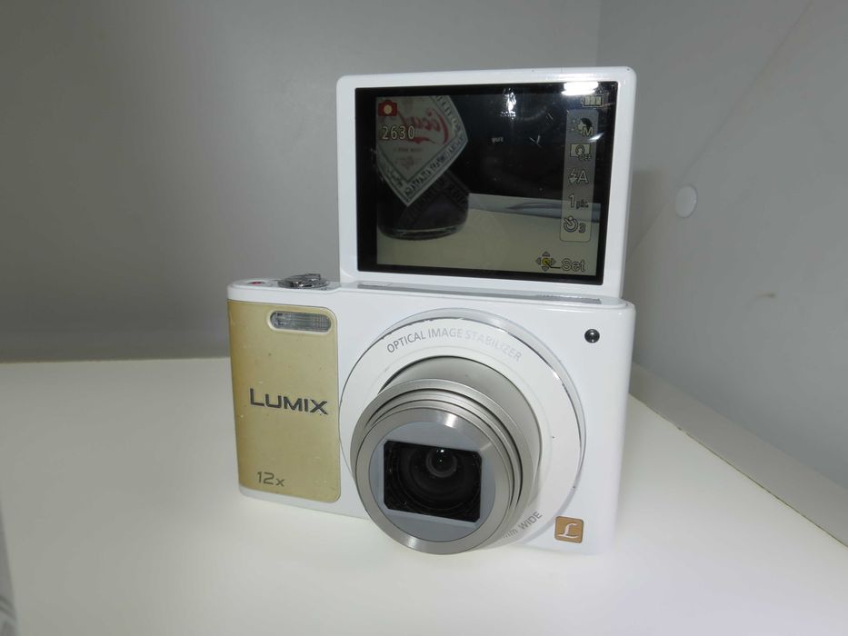 Panasonic Lumix SZ10 компактен фотоапарат с флип скрин цифрова камера