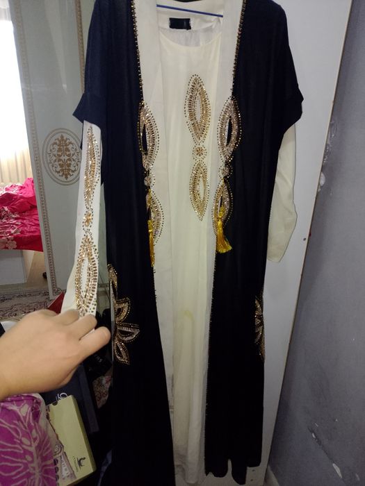 Вечерние платья женской