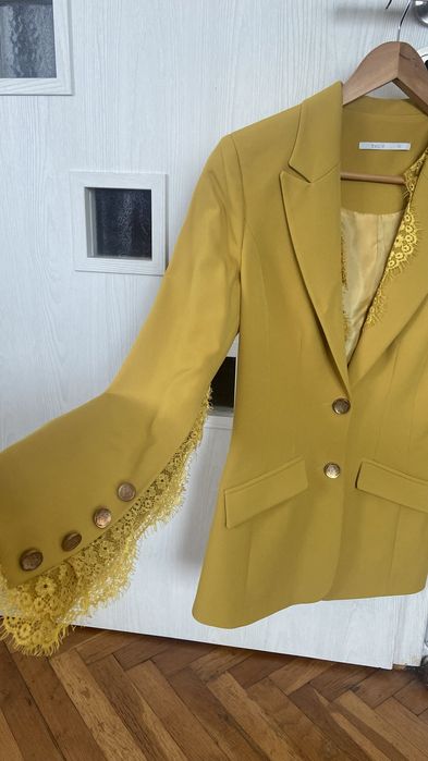 Сако в цвят горчица