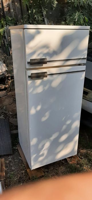 Двухкамерный холодильник "Бирюса"