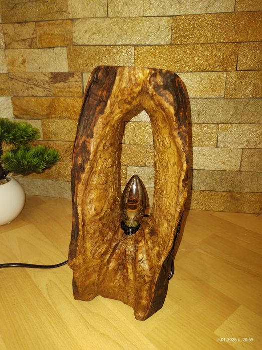 Дизайнерска лампа от дърво - уникална ръчна изработка