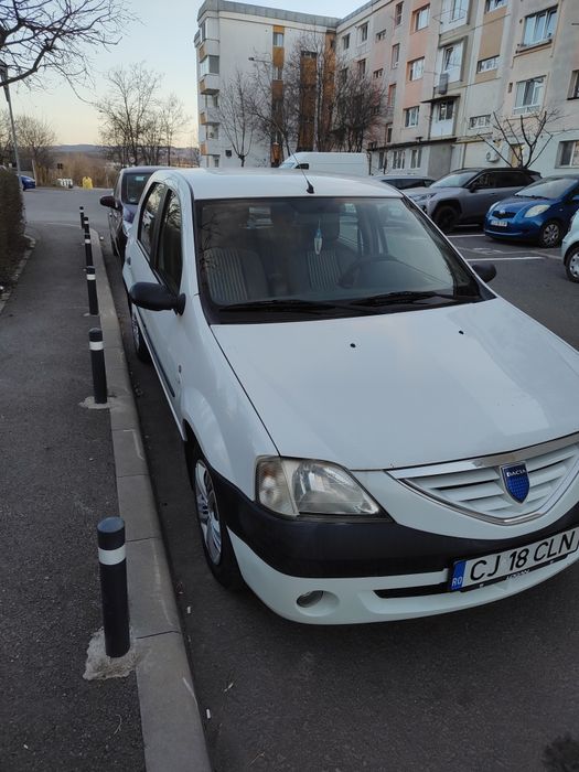 Vând Dacia Logan