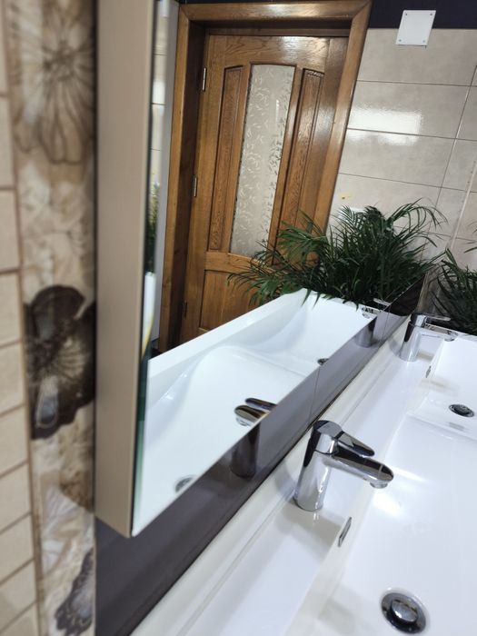 Set mobilier baie complet ( chiuveta, baterii Grohe și oglinda incluse