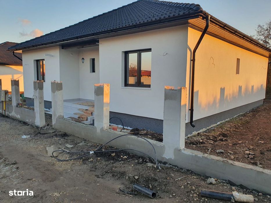 Casă la cheie pe 1 nivel 4 camere 2 băi,145 mp,500 mp teren