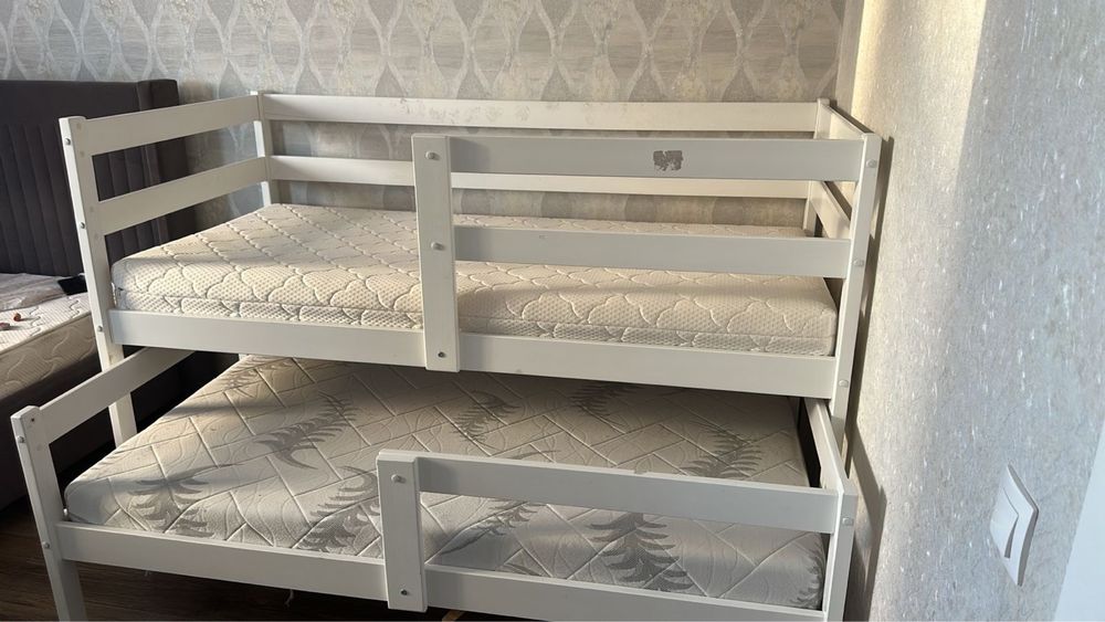 Детская двухъярусная кровать